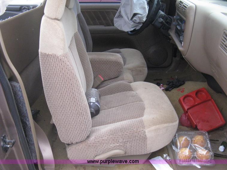 image for item G8475 1997 GMC Sonoma SLS pickup truck