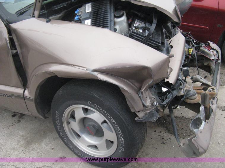 image for item G8475 1997 GMC Sonoma SLS pickup truck