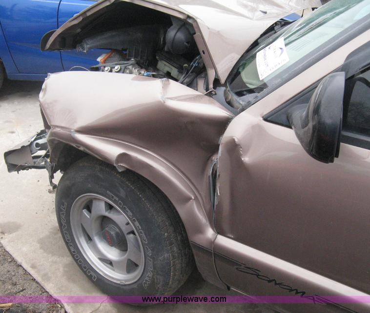 image for item G8475 1997 GMC Sonoma SLS pickup truck