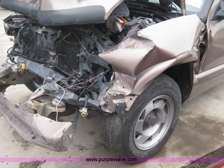 image for item G8475 1997 GMC Sonoma SLS pickup truck