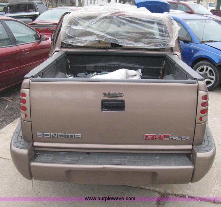 image for item G8475 1997 GMC Sonoma SLS pickup truck