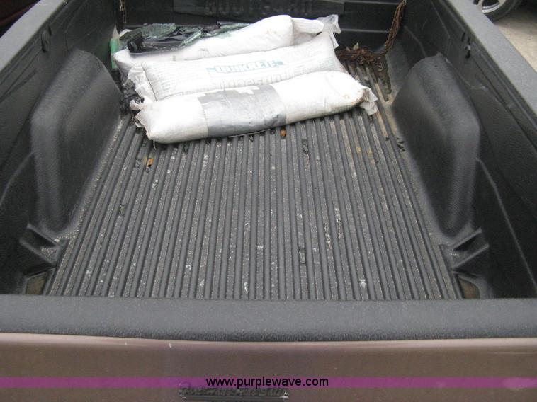 image for item G8475 1997 GMC Sonoma SLS pickup truck