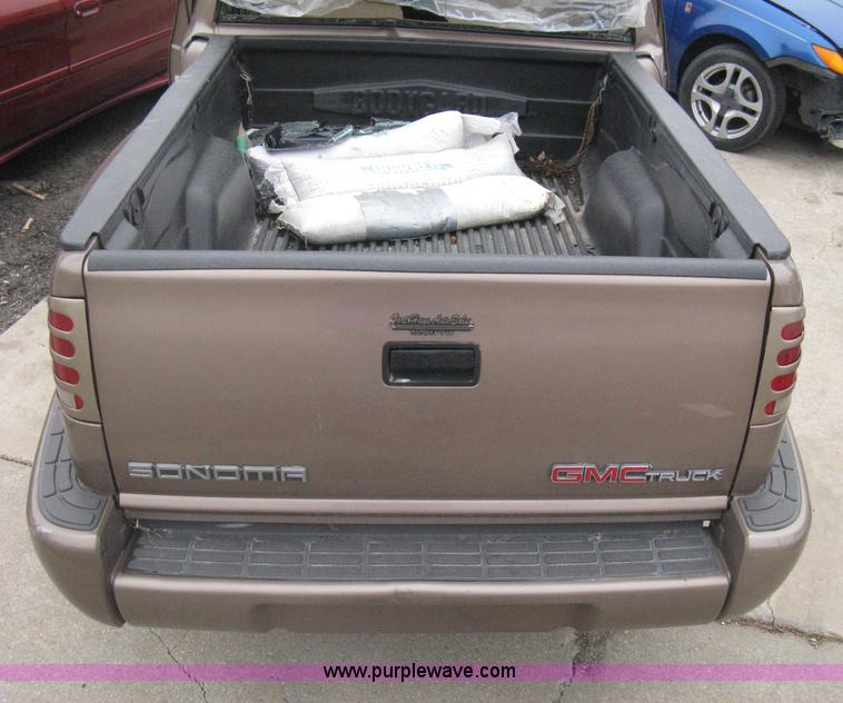 image for item G8475 1997 GMC Sonoma SLS pickup truck