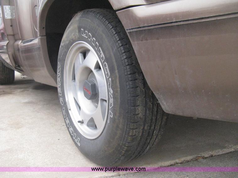 image for item G8475 1997 GMC Sonoma SLS pickup truck