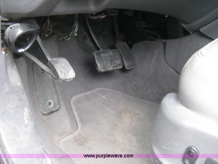image for item G8477 1999 Ford Taurus SE