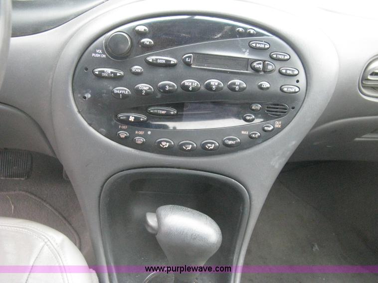 image for item G8477 1999 Ford Taurus SE