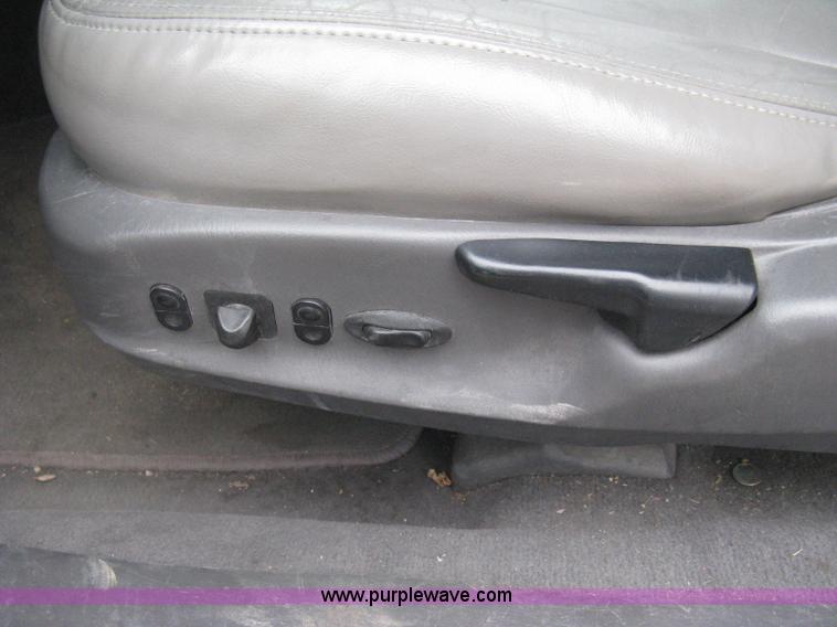 image for item G8477 1999 Ford Taurus SE