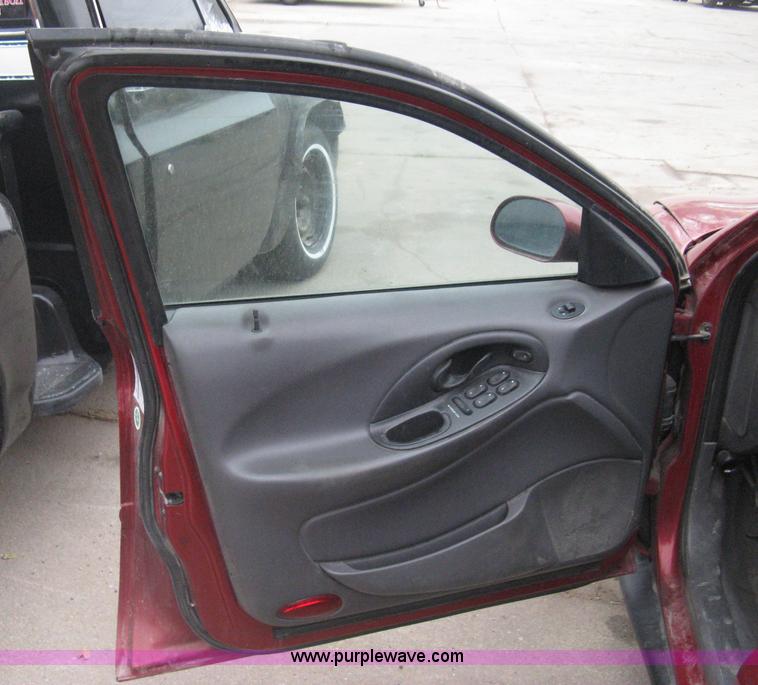 image for item G8477 1999 Ford Taurus SE