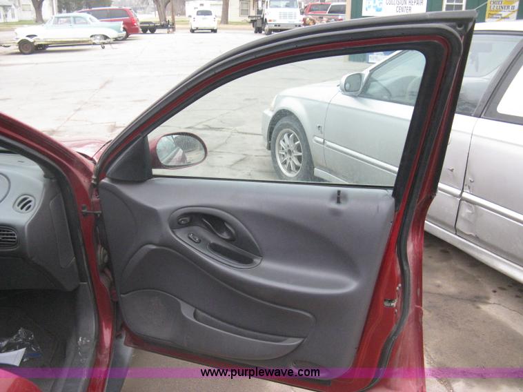 image for item G8477 1999 Ford Taurus SE