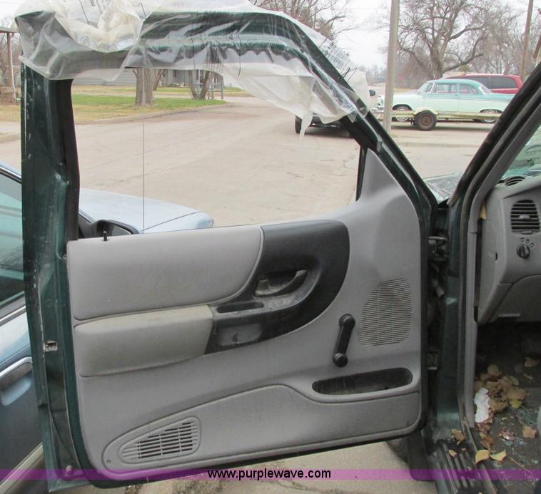 image for item G8480 1999 Ford Ranger XLT Sport pickup truck