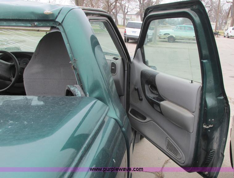 image for item G8480 1999 Ford Ranger XLT Sport pickup truck