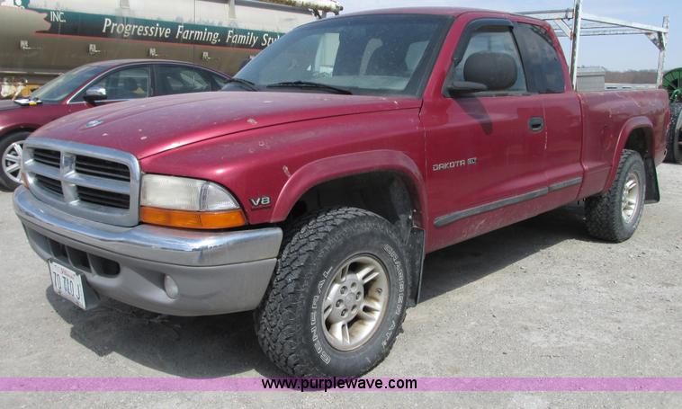 image for item G9152 1997 Dodge Dakota SLT Club Cab pickup truck