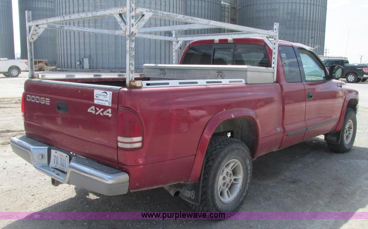 image for item G9152 1997 Dodge Dakota SLT Club Cab pickup truck