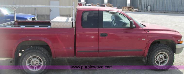 image for item G9152 1997 Dodge Dakota SLT Club Cab pickup truck