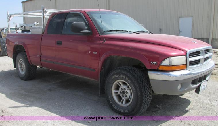 image for item G9152 1997 Dodge Dakota SLT Club Cab pickup truck