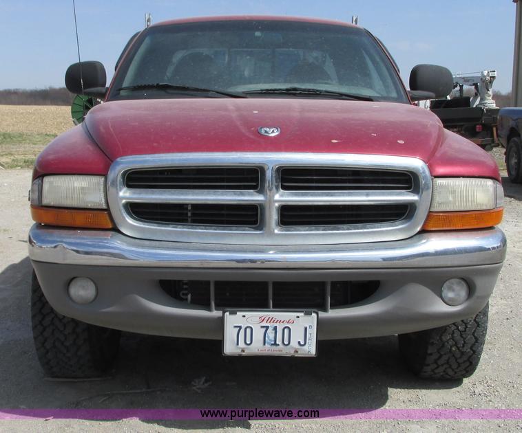 image for item G9152 1997 Dodge Dakota SLT Club Cab pickup truck