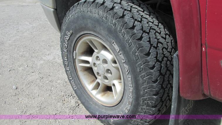 image for item G9152 1997 Dodge Dakota SLT Club Cab pickup truck