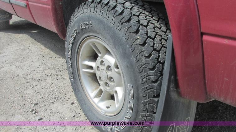 image for item G9152 1997 Dodge Dakota SLT Club Cab pickup truck