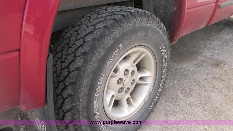 image for item G9152 1997 Dodge Dakota SLT Club Cab pickup truck