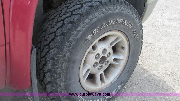 image for item G9152 1997 Dodge Dakota SLT Club Cab pickup truck