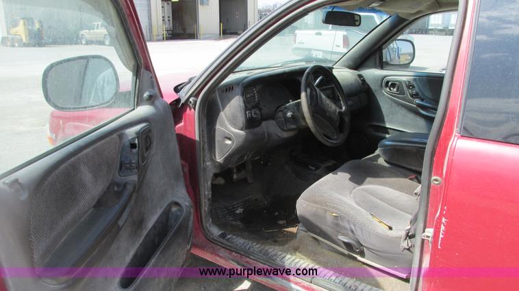 image for item G9152 1997 Dodge Dakota SLT Club Cab pickup truck