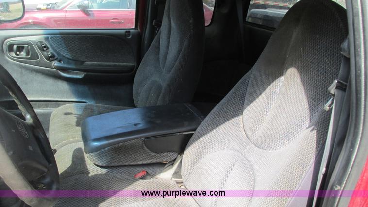 image for item G9152 1997 Dodge Dakota SLT Club Cab pickup truck