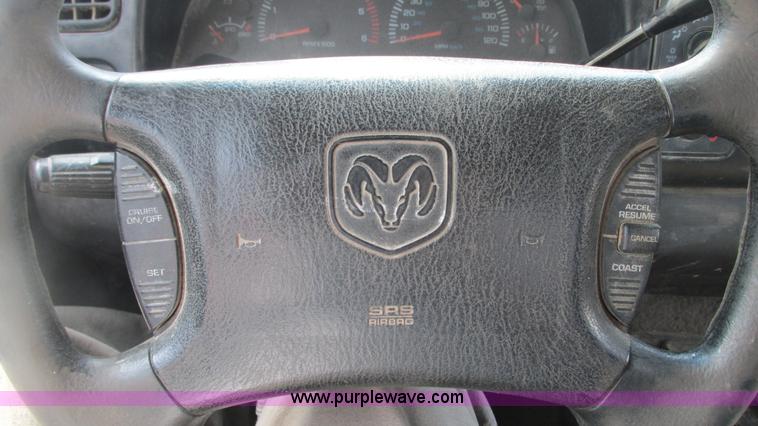 image for item G9152 1997 Dodge Dakota SLT Club Cab pickup truck