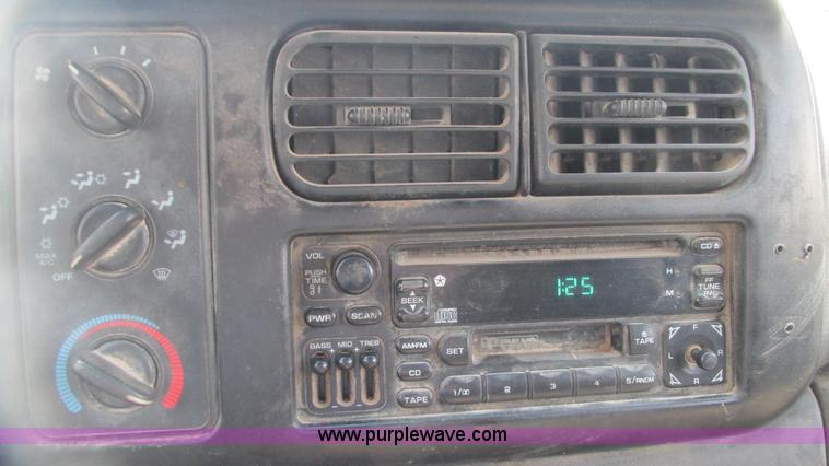 image for item G9152 1997 Dodge Dakota SLT Club Cab pickup truck