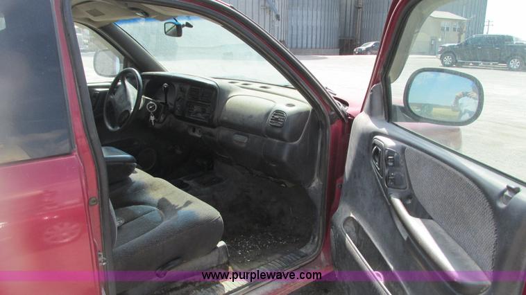 image for item G9152 1997 Dodge Dakota SLT Club Cab pickup truck