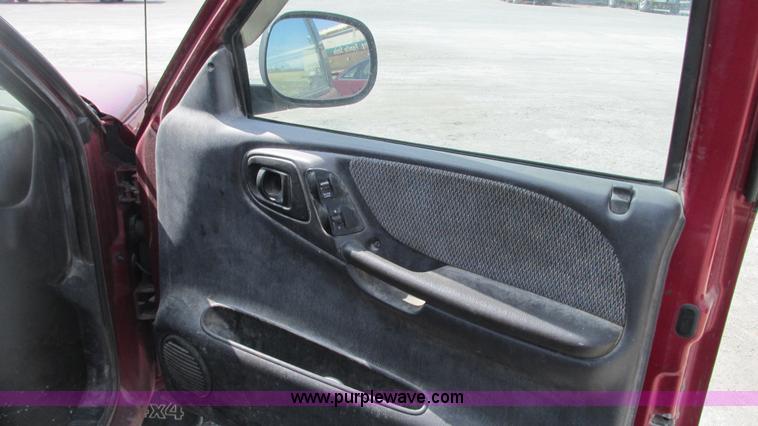 image for item G9152 1997 Dodge Dakota SLT Club Cab pickup truck