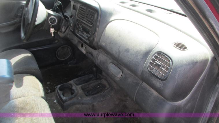 image for item G9152 1997 Dodge Dakota SLT Club Cab pickup truck