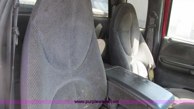 image for item G9152 1997 Dodge Dakota SLT Club Cab pickup truck