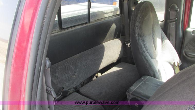 image for item G9152 1997 Dodge Dakota SLT Club Cab pickup truck