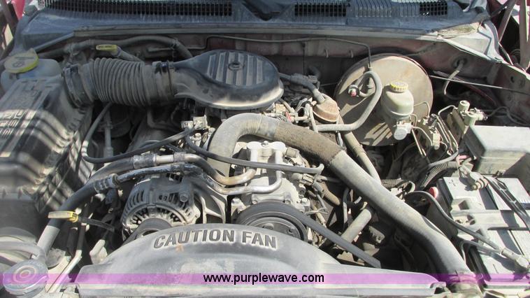 image for item G9152 1997 Dodge Dakota SLT Club Cab pickup truck