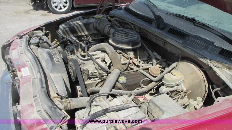 image for item G9152 1997 Dodge Dakota SLT Club Cab pickup truck