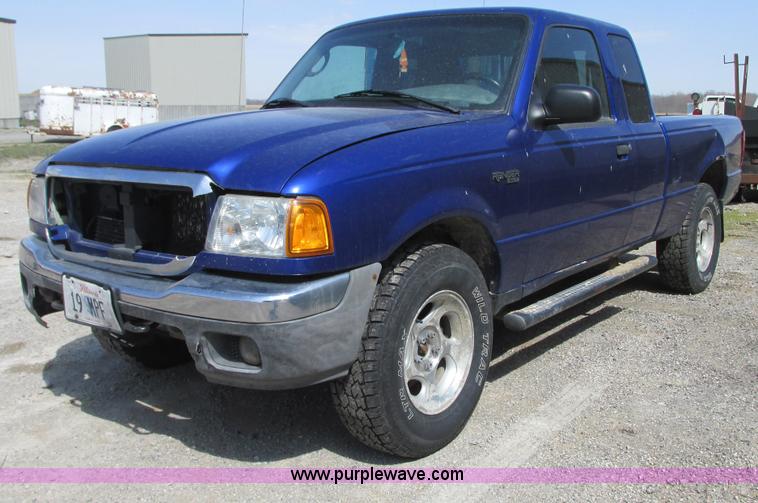 image for item G9153 2004 Ford Ranger XLT SuperCab pickup truck