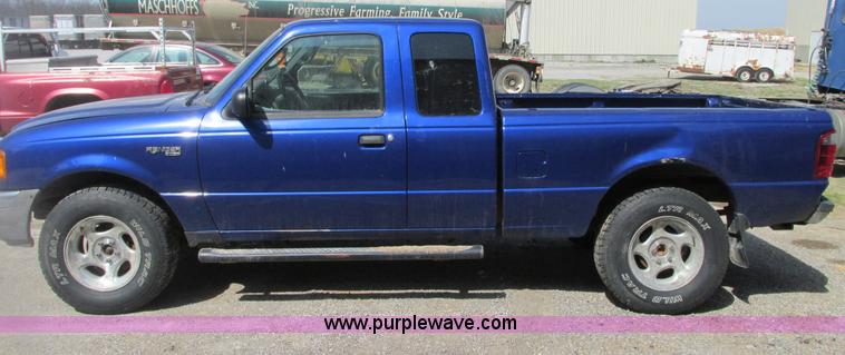 image for item G9153 2004 Ford Ranger XLT SuperCab pickup truck