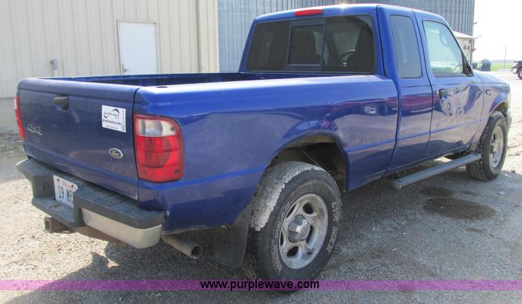 image for item G9153 2004 Ford Ranger XLT SuperCab pickup truck