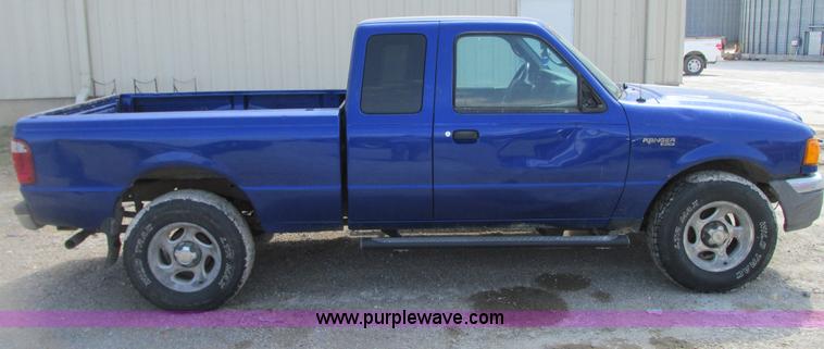 image for item G9153 2004 Ford Ranger XLT SuperCab pickup truck
