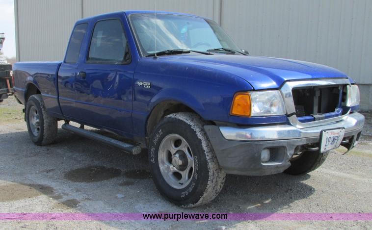 image for item G9153 2004 Ford Ranger XLT SuperCab pickup truck