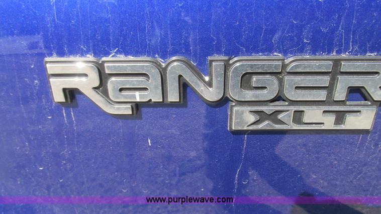image for item G9153 2004 Ford Ranger XLT SuperCab pickup truck