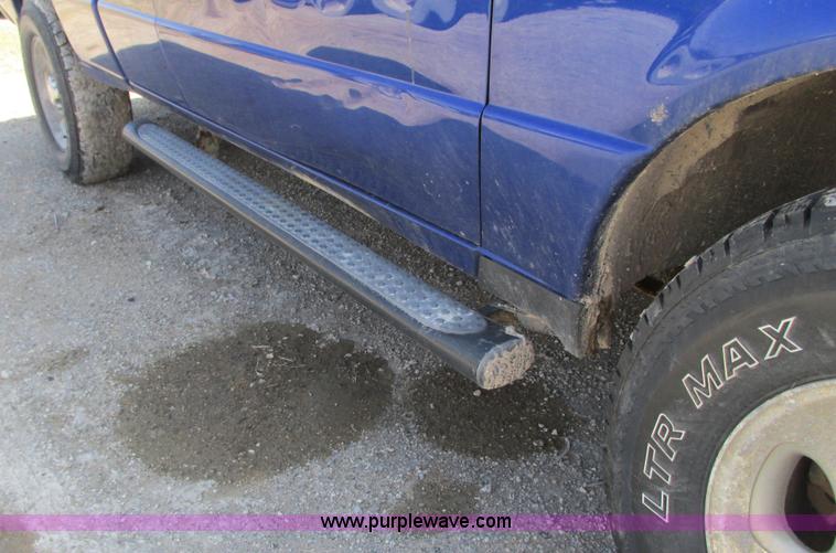 image for item G9153 2004 Ford Ranger XLT SuperCab pickup truck