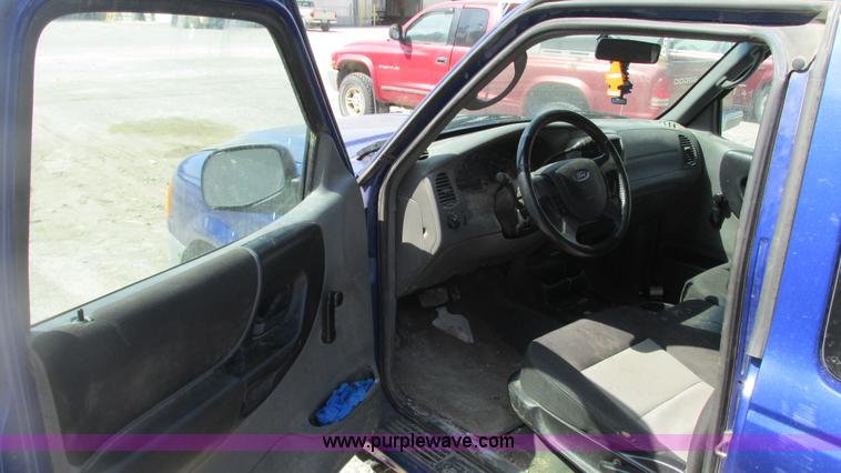image for item G9153 2004 Ford Ranger XLT SuperCab pickup truck