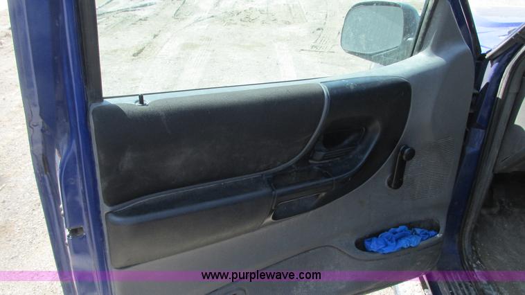 image for item G9153 2004 Ford Ranger XLT SuperCab pickup truck