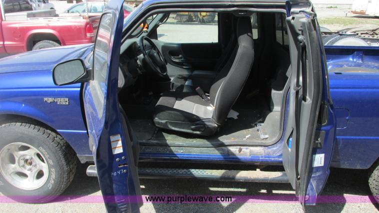image for item G9153 2004 Ford Ranger XLT SuperCab pickup truck