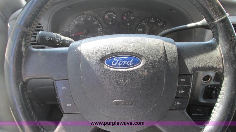 image for item G9153 2004 Ford Ranger XLT SuperCab pickup truck