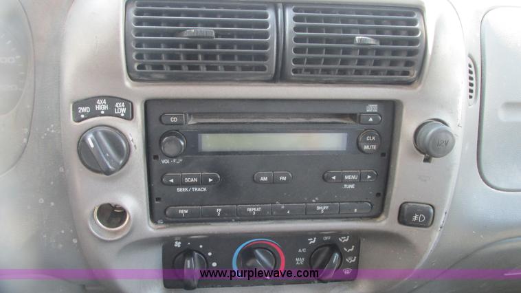 image for item G9153 2004 Ford Ranger XLT SuperCab pickup truck