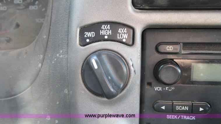 image for item G9153 2004 Ford Ranger XLT SuperCab pickup truck