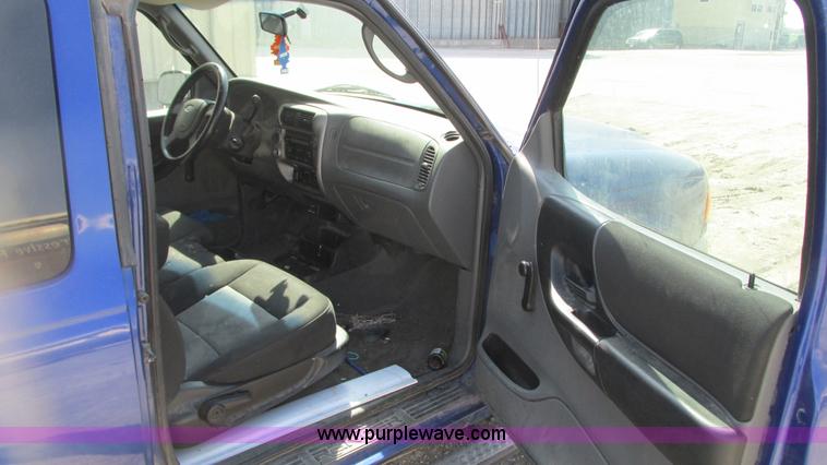 image for item G9153 2004 Ford Ranger XLT SuperCab pickup truck