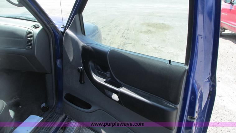 image for item G9153 2004 Ford Ranger XLT SuperCab pickup truck